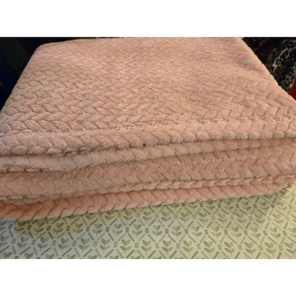 Mainstay, super soft throw blanket - Picture 2 of 3